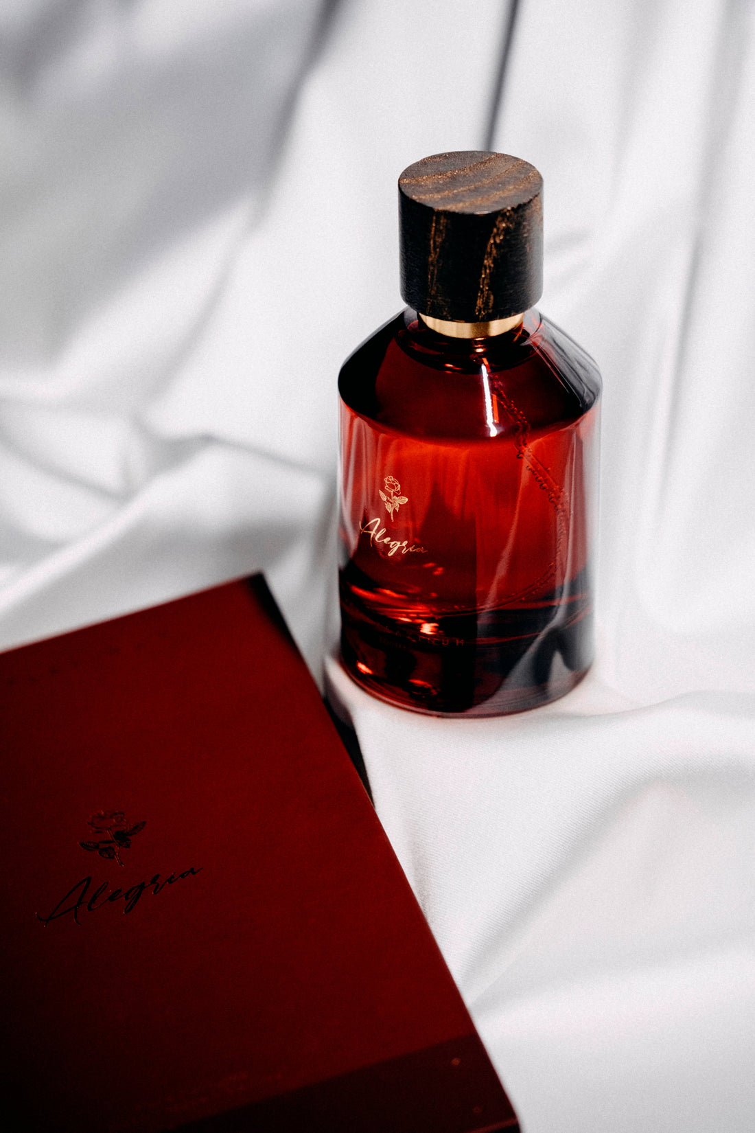 Нанасяне на парфюм върху хидратирана кожа – дълготраен ефект